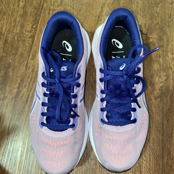 Women’s ASICS - Picture 4 of 4